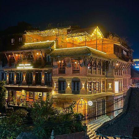 Hotel Empire & Rooftop Restaurant Bhatgoan Exterior photo