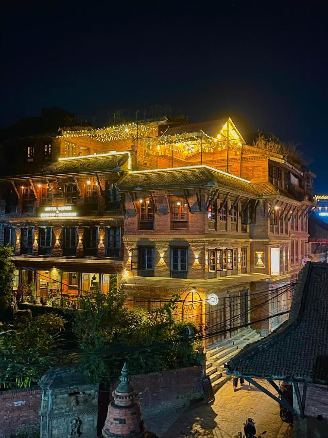 Hotel Empire & Rooftop Restaurant Bhatgoan Exterior photo