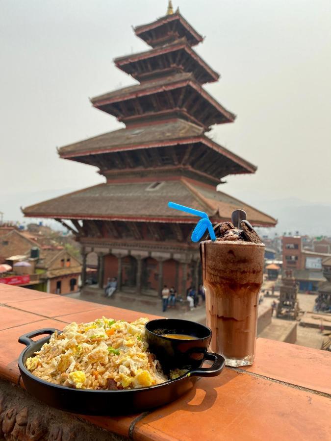 Hotel Empire & Rooftop Restaurant Bhatgoan Exterior photo