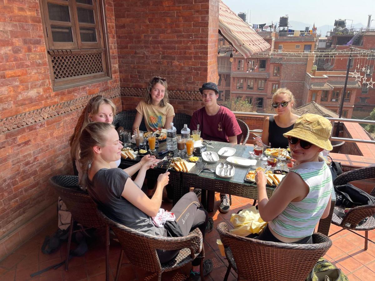 Hotel Empire & Rooftop Restaurant Bhatgoan Exterior photo