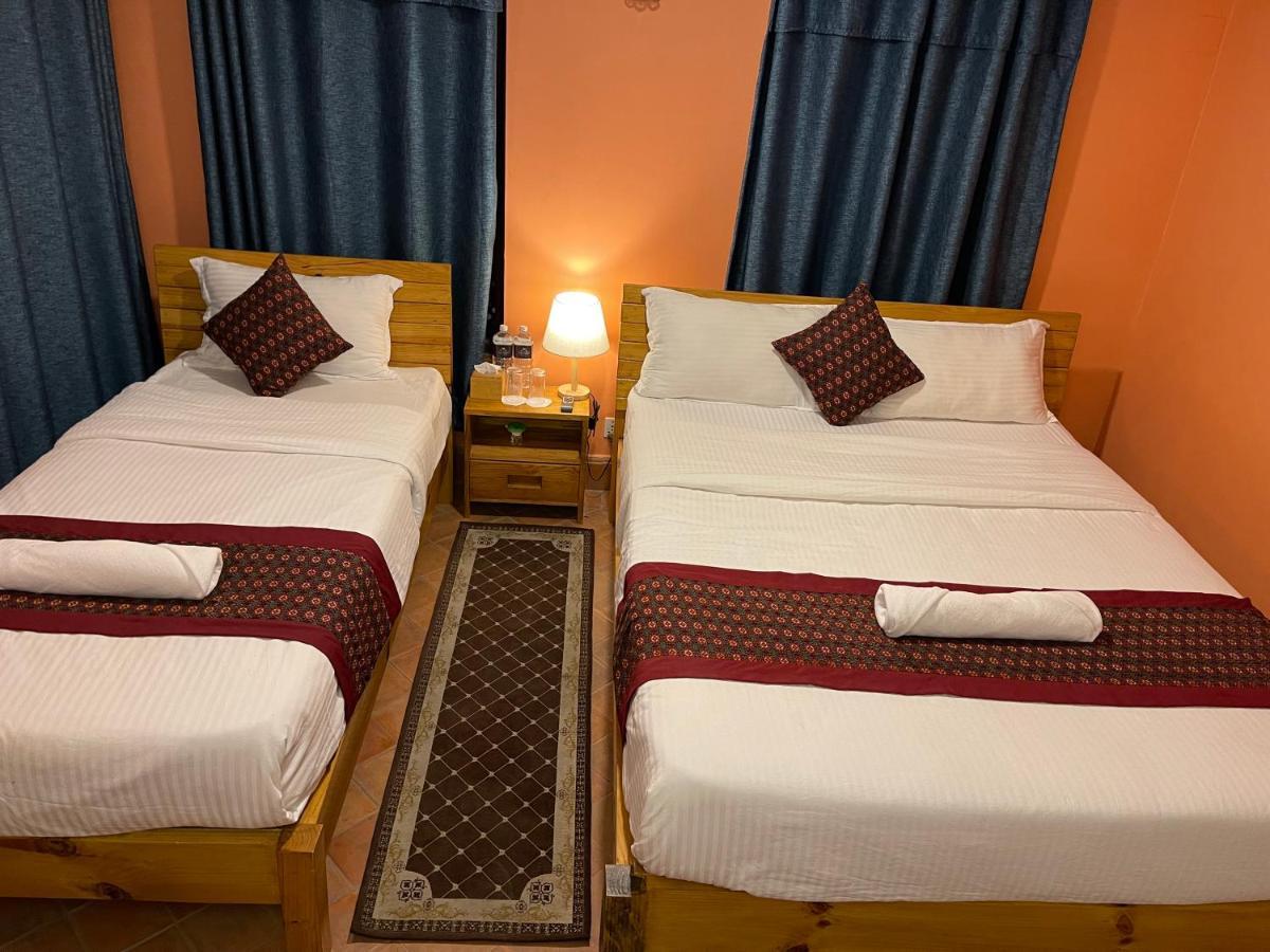Hotel Empire & Rooftop Restaurant Bhatgoan Exterior photo