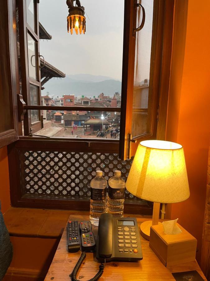Hotel Empire & Rooftop Restaurant Bhatgoan Exterior photo