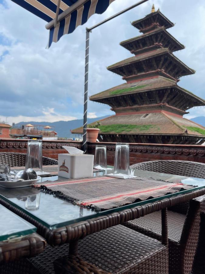Hotel Empire & Rooftop Restaurant Bhatgoan Exterior photo